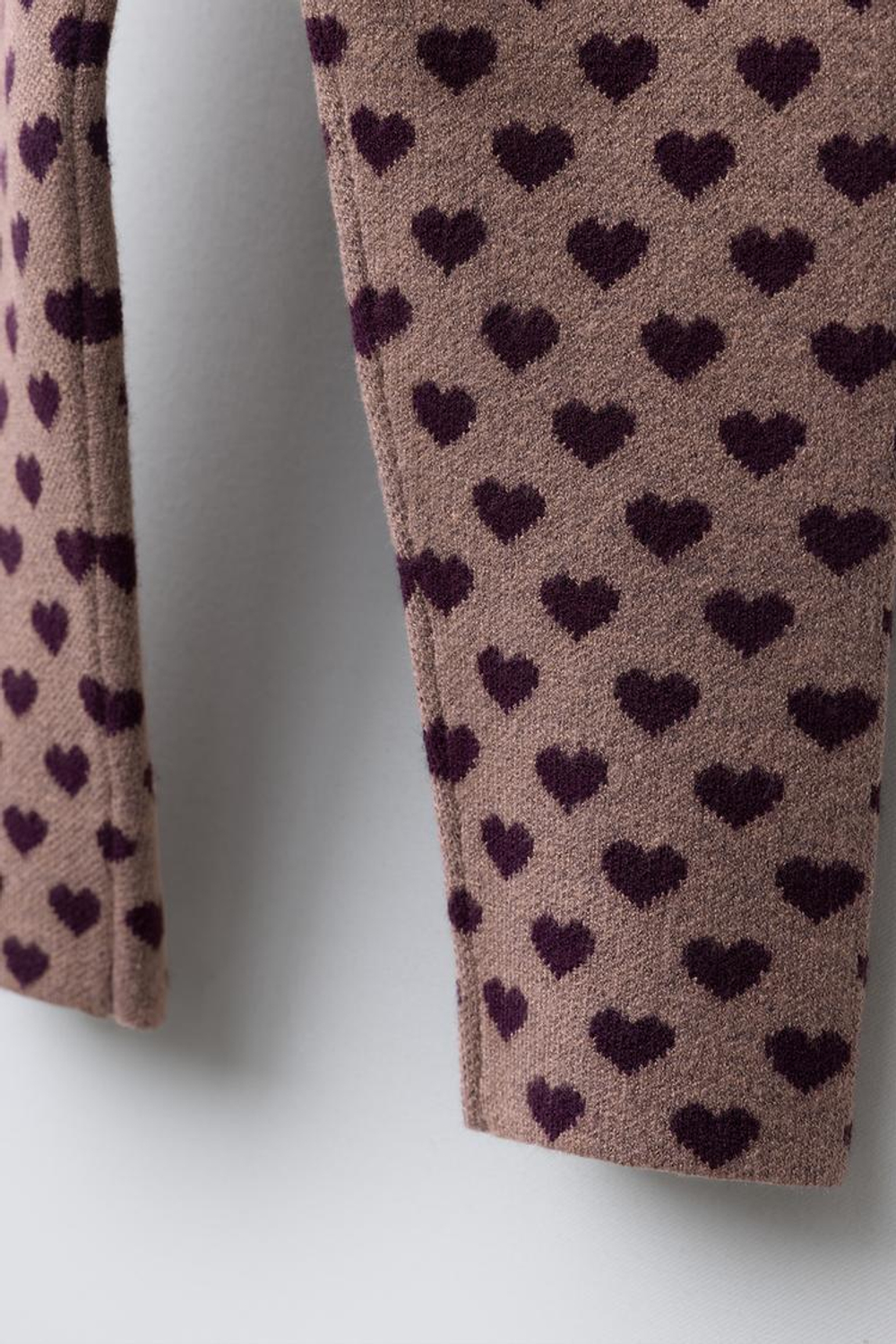 ZARA ТРИКОТАЖНЫЕ ЛЕГИНСЫ С УЗОРОМ «СЕРДЦА», РОЗОВАТЫЙ