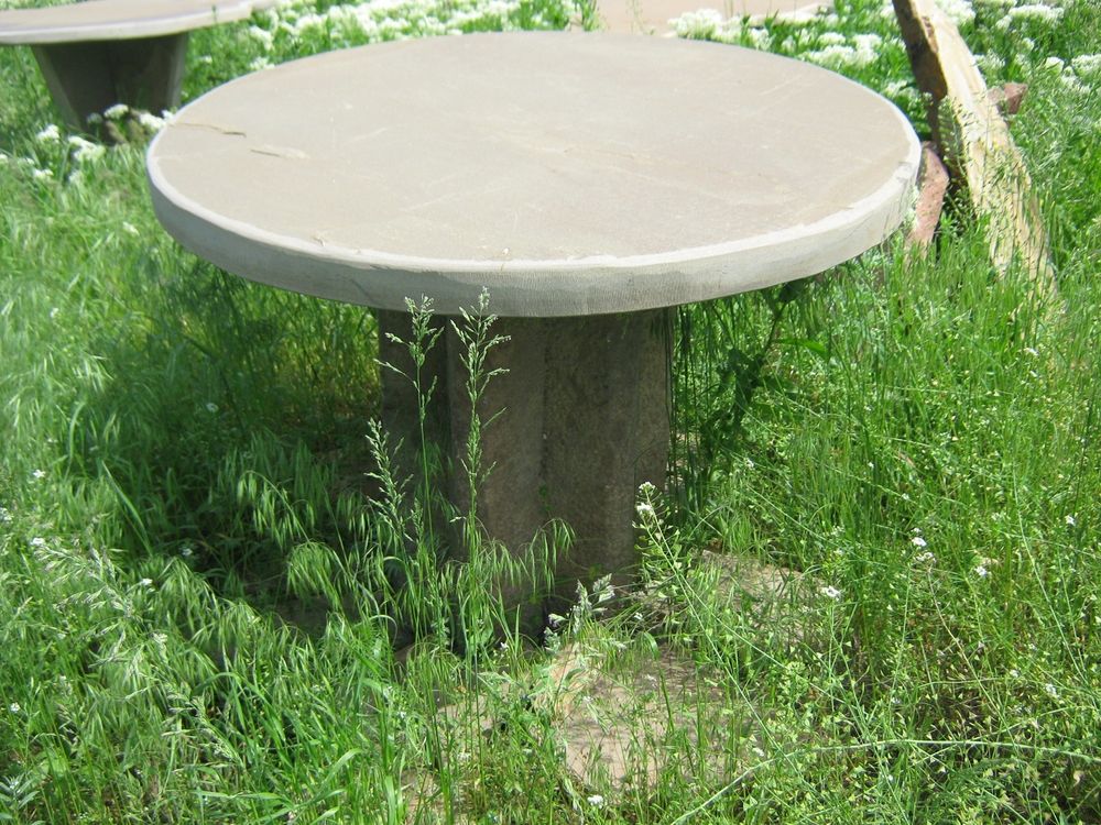 Каменный стол для дома