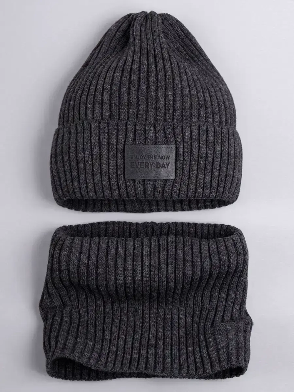 Шапка для мальчика со снудом демисезонная