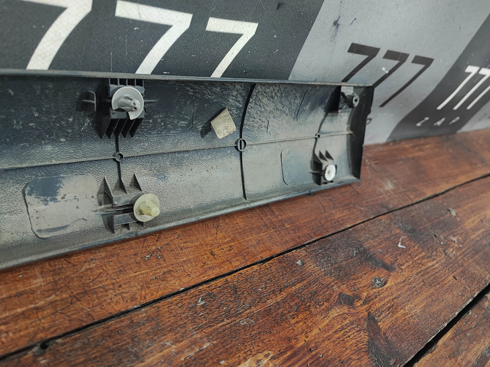 Молдинг двери передней правой Lada Largus 12-нв Б/У Оригинал 8200476580