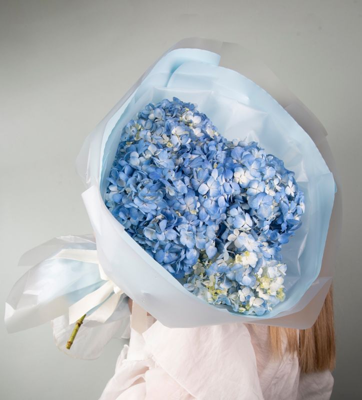 Букет из синей гортензии (в упаковку)