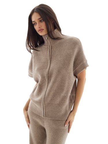 Трикотажный костюм с жилетом в цвете капучино