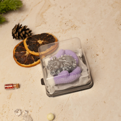 Мини дракон в рукавичках