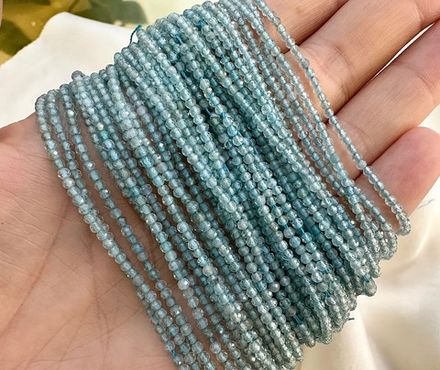 Нить бусин из апатита 2,2мм