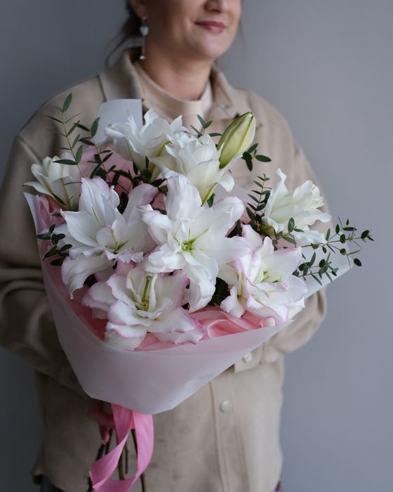 Монобукет из лилий