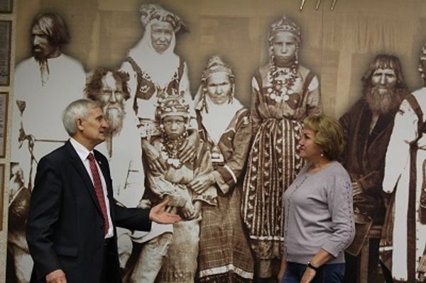 Вице-президент ЧНК Анатолий Ухтияров ознакомился с музеем «Чудесная вышивка – Паха тере»
