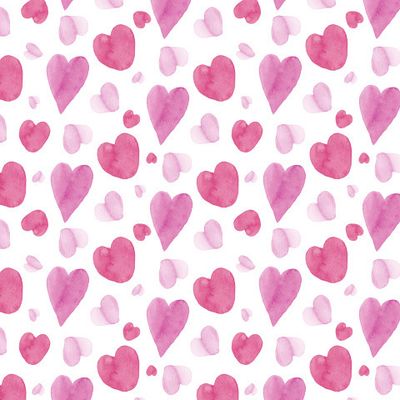 Красные и розовые сердца на белом фоне