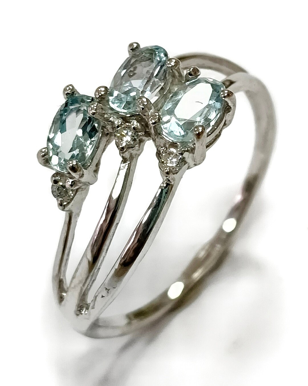 Ювелирное кольцо из серебра 925 пробы,вставка топаз натуральный, фианиты,размер 18