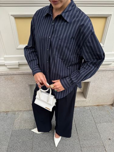 Рубашка в синюю полоску