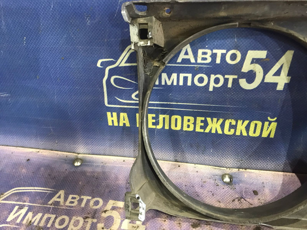 Рамка фары NISSAN MISTRAL 1997