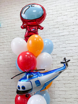 Композиция из воздушных шаров "Космонавт с вертолетом"
