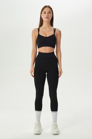 Топ бесшовный на бретелях в рубчик