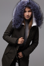 Куртка парка с меховым капюшоном недорого