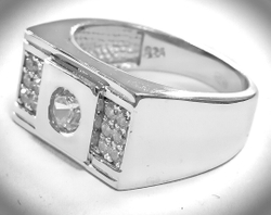 Ювелирное мужское кольцо из серебра с фианитами,размер 19