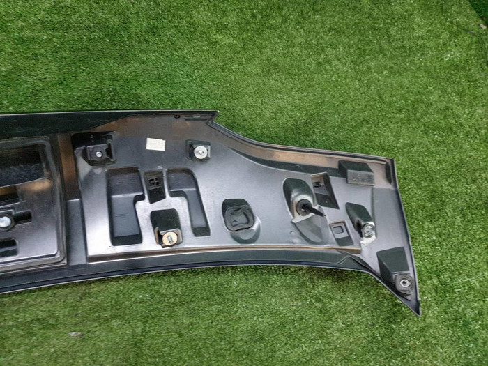 Спойлер крышки багажника Maserati Levante (2016-2020)