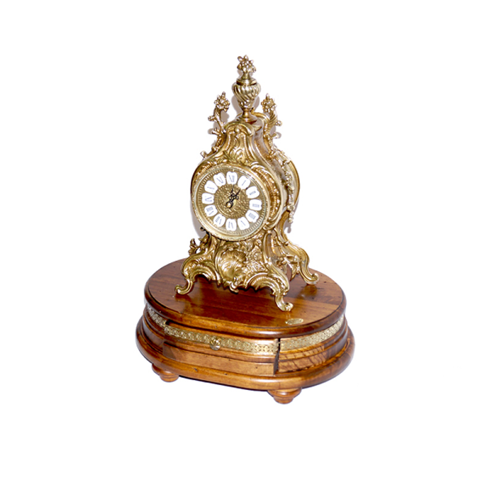 Часы на подставке