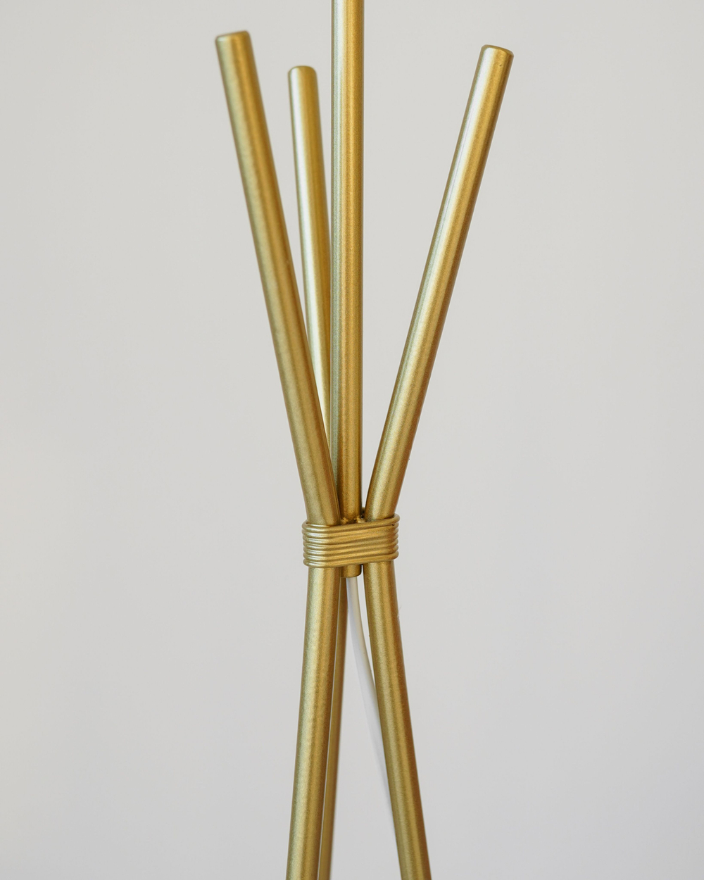 Торшер напольный золотой с белым абажуром в стиле лофт, светильник напольный классический, Дали, E27, 60 Вт