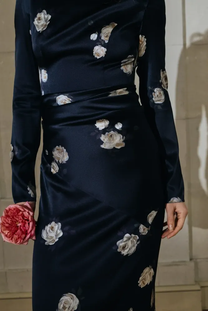 Leticia, косынка из черного атласа с цветочным принтом