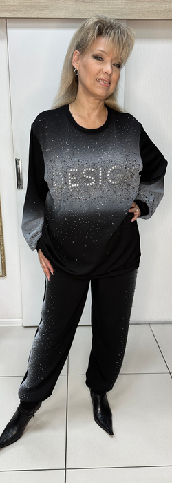 Черный трикотажный костюм со стразовым принтом