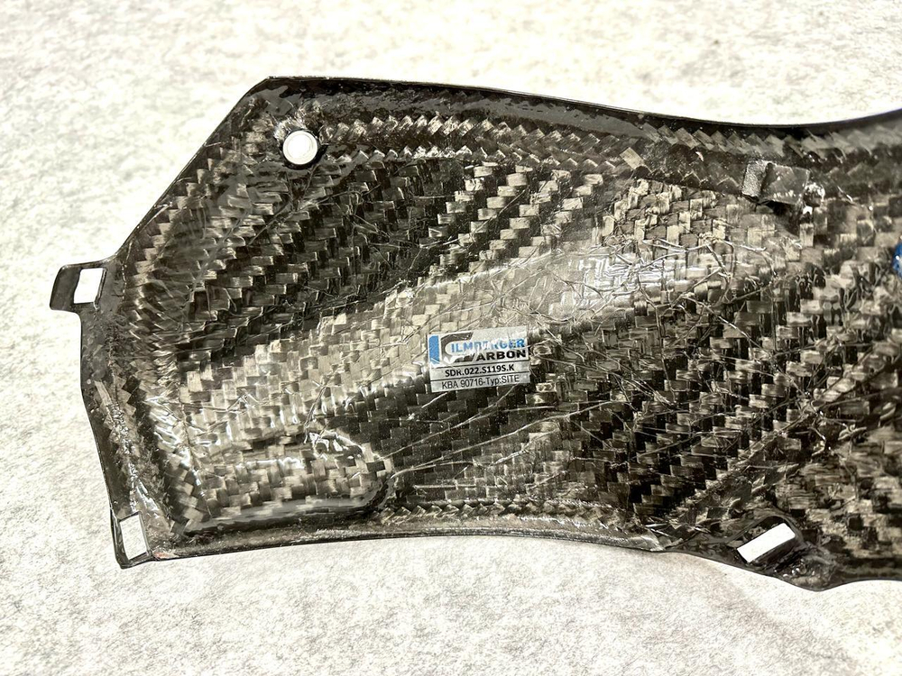 ILMBERGER Карбоновая накладка на топливный бак - правая BMW S 1000RR
