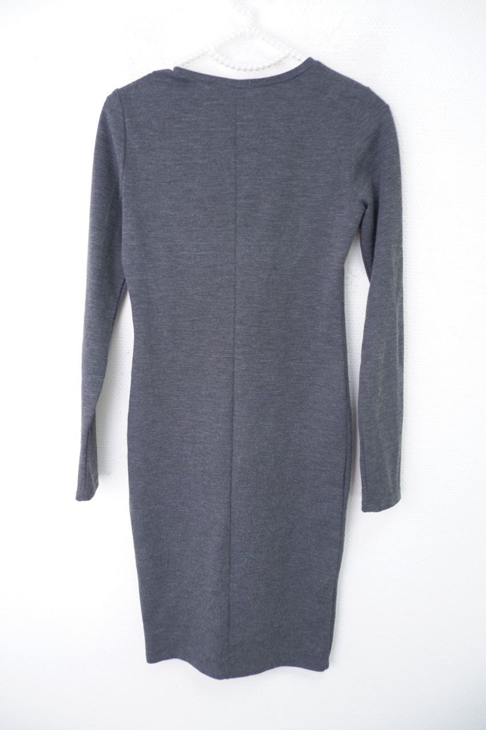 Платье Zara однотонное 44 размер