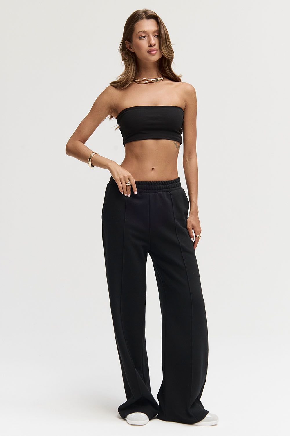 Брюки клеш со стрелкой черного цвета