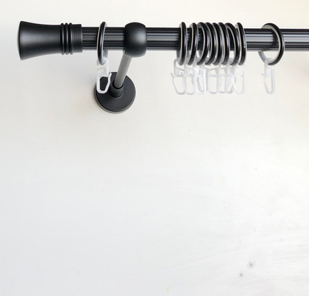 Карниз кованый рифленый для штор Гиро d20 однорядный, цвет черный матовый