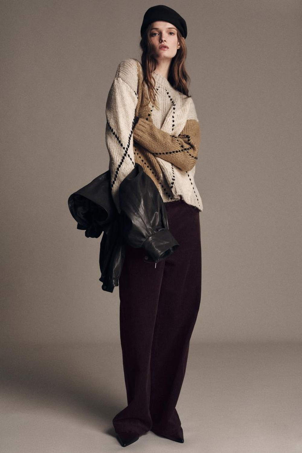 ZARA ТРИКОТАЖНЫЙ ДЖЕМПЕР С УЗОРОМ «РОМБЫ», БЕЖЕВЫЙ