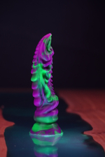 Фантазийный фаллоимитатор Mr. Viking, фиолетово-зеленый - 15 см