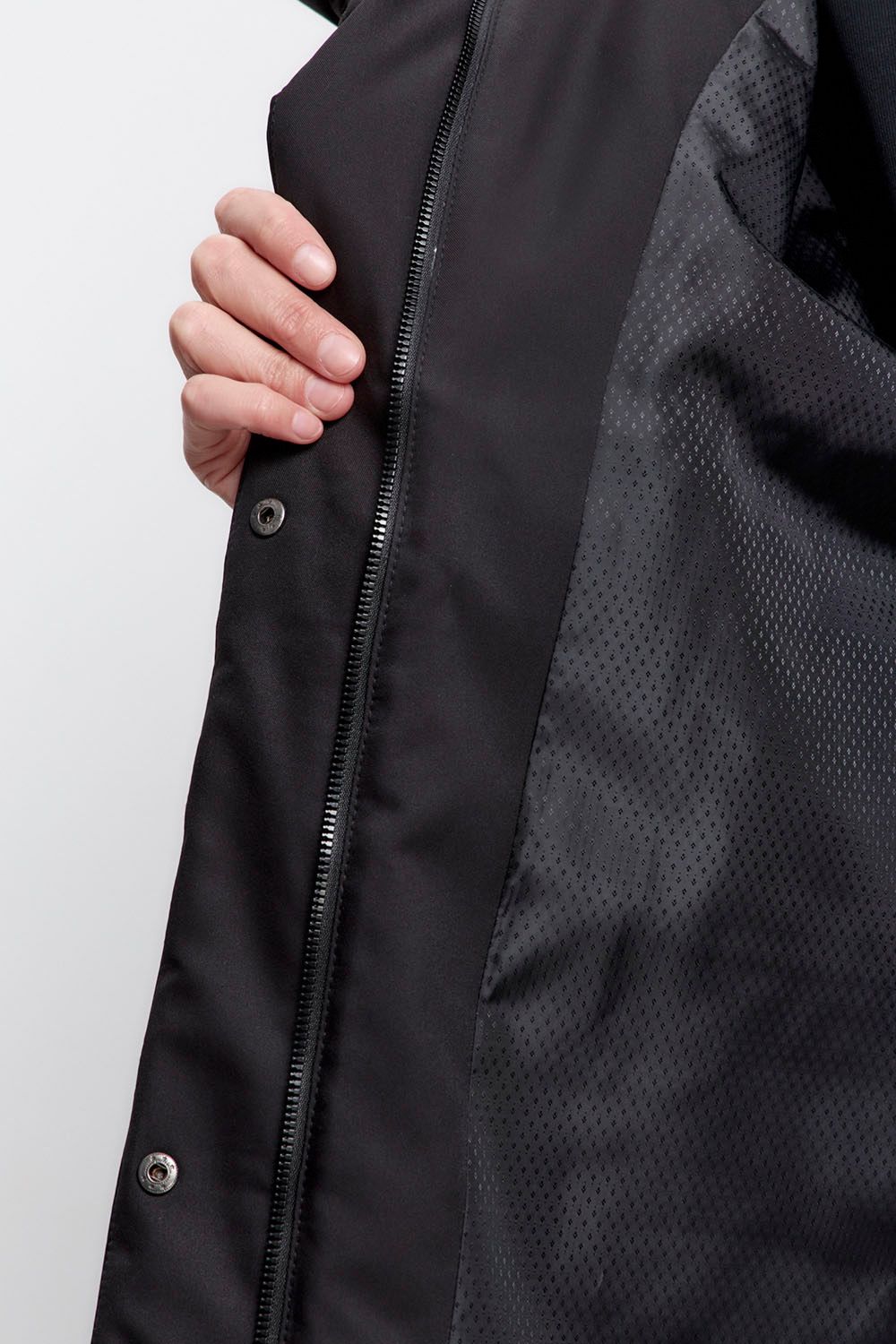 Куртка зимняя на утеплителе Isosoft черного цвета