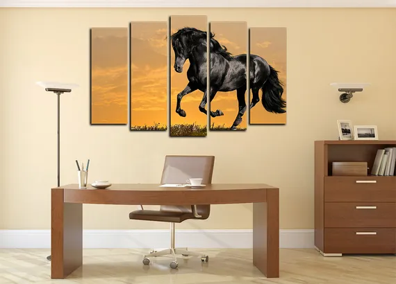 Модульная картина "Черная лошадь"