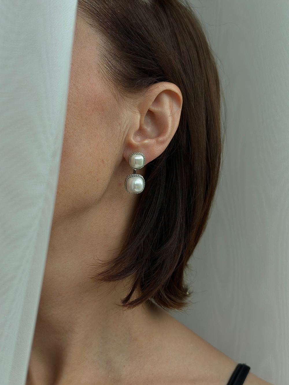 Серьги джекеты трансформеры с жемчугом в серебряной рамке с цирконами