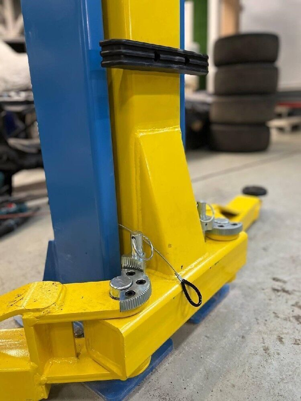 Двухстоечный гидравлический подъемник System T4i-1114 с верхней синхронизацией