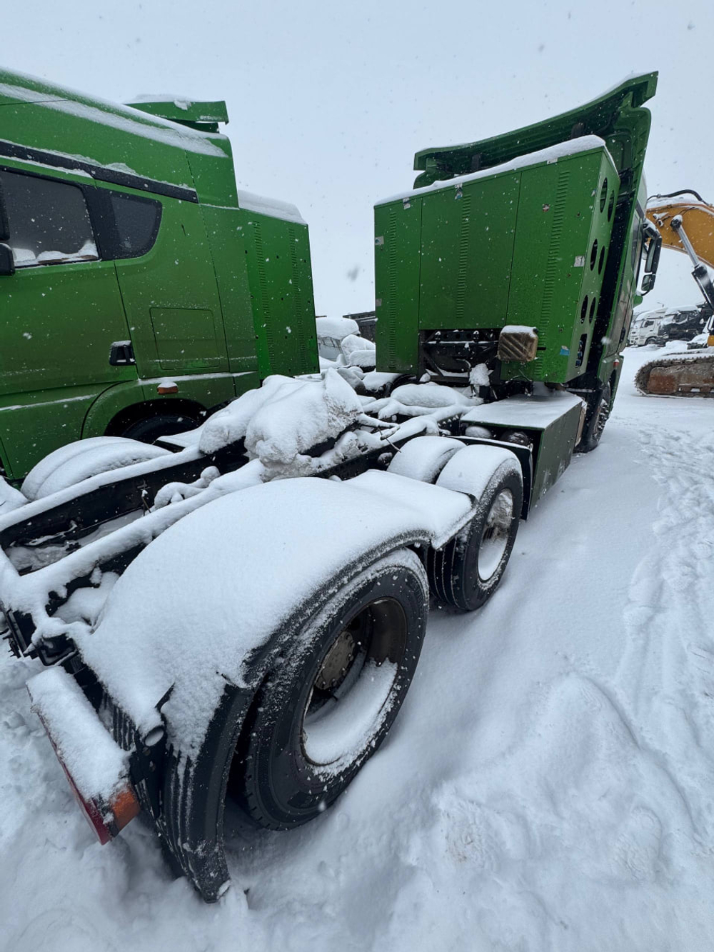 FAW JH6 6x4 Седельный тягач CA4250P25K15T1NE5A80 (Газовый, 12,5 л, 430 л.с., МТ)
