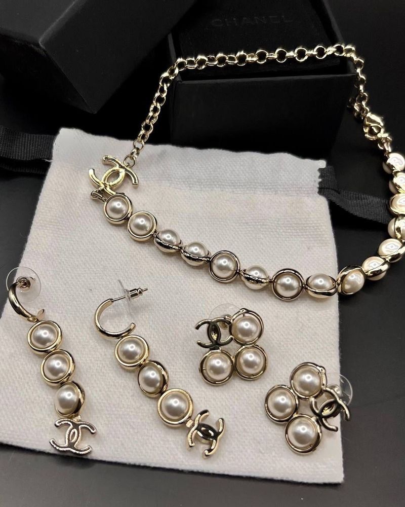 Серьги CHANEL 2х2 см