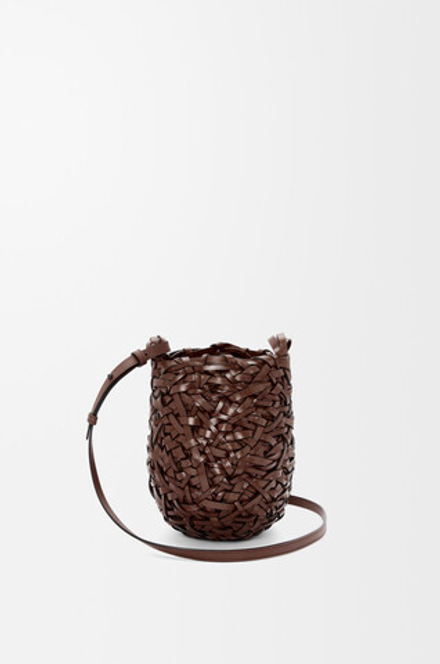 Loewe Маленькая сумка Nest Basket из телячьей кожи, каштановый