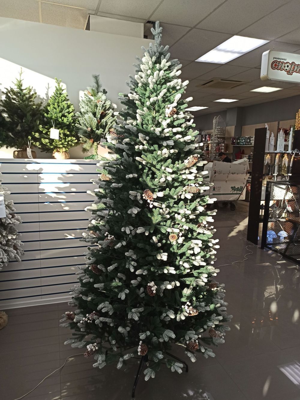 Заснеженная ель с шишками «Амелия» (литая хвоя) 210 см / 2.1 м