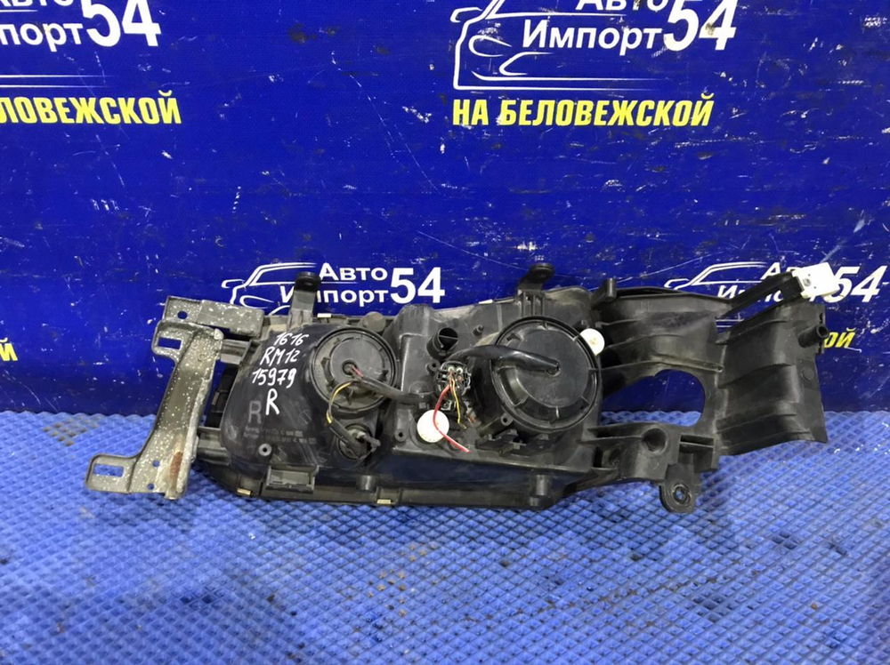 Фара передняя правая NISSAN LIBERTY 1998-2001