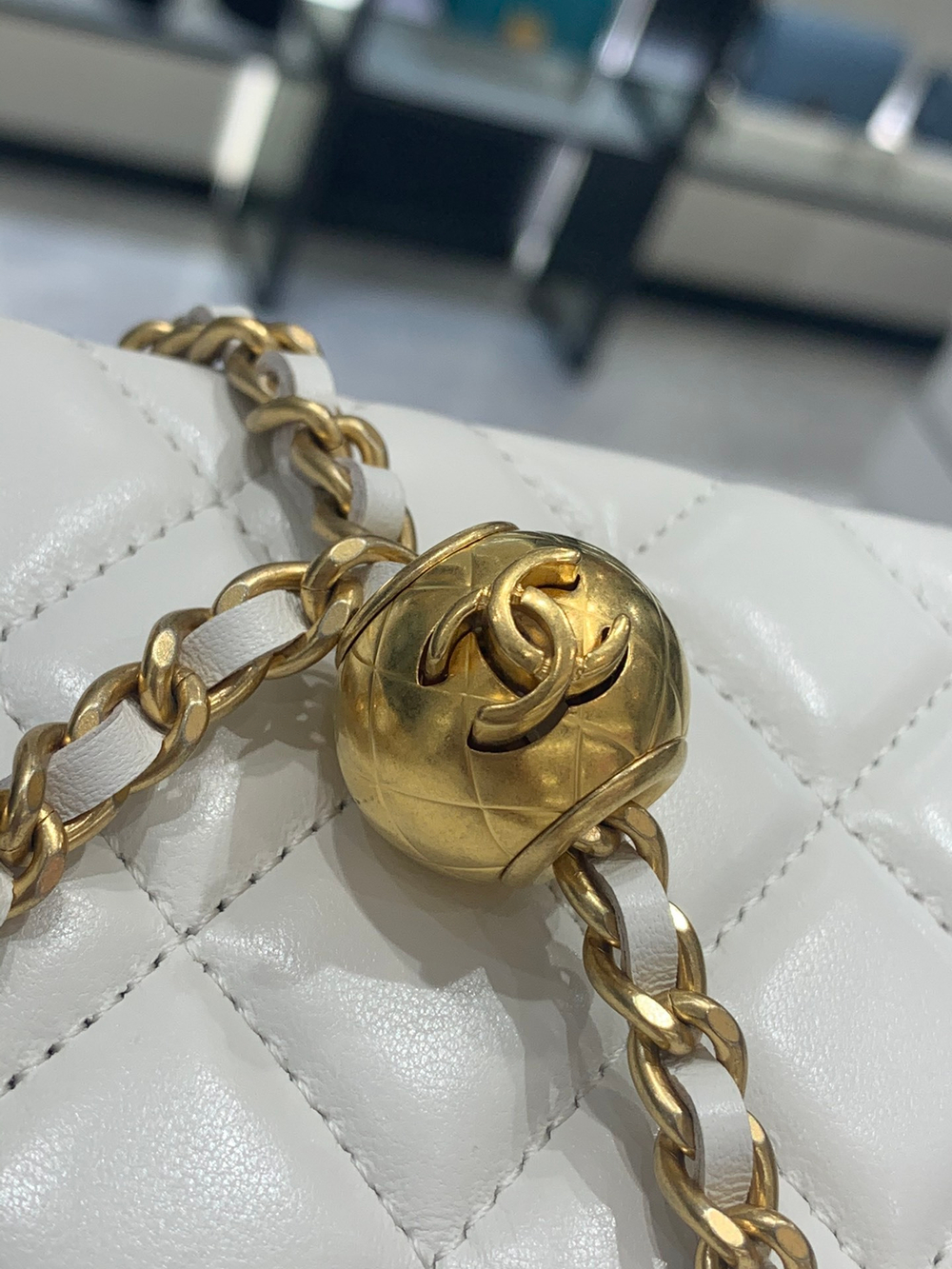 Chane1 Vanity with Chain 17 cm