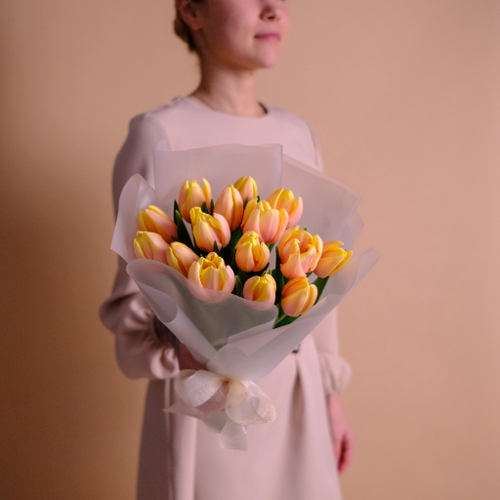 Купить Букет 15 персиковых тюльпанов Манго Шарм #801