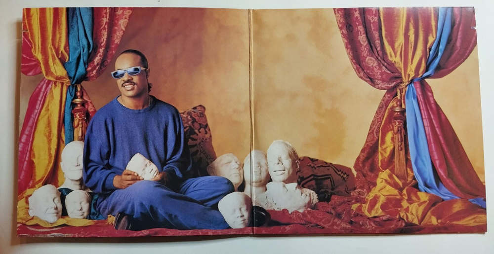 Винтажная виниловая пластинка LP Stevie Wonder Characters (Canada 1987)