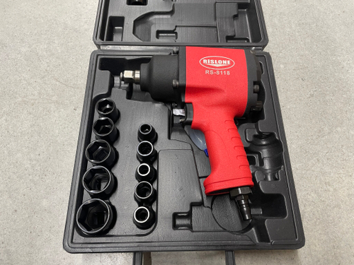 Пневматический гайковёрт Garage LUX 680 с набором головок