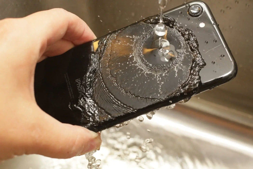 Чистка после попадания в воду iPhone 12 Pro