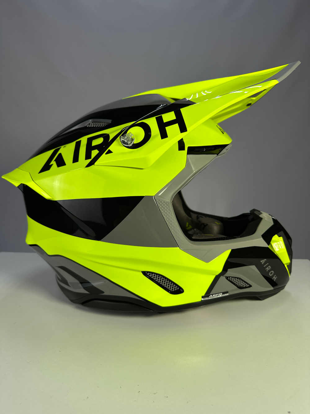 Шлем Airoh TWIST 3 KING Yellow Glossy