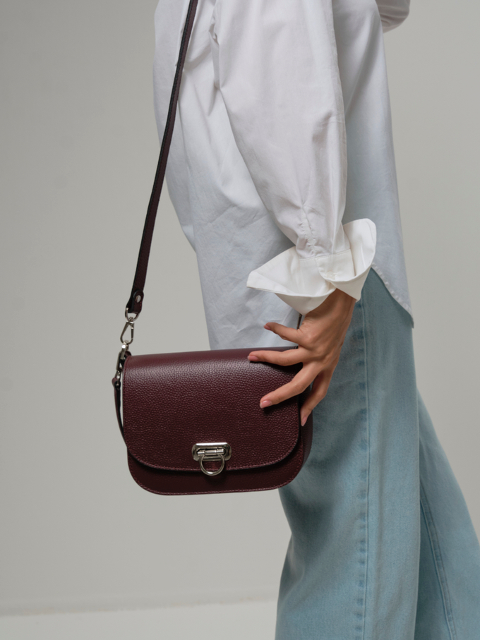 Сумка кожаная кросс-боди бордовая