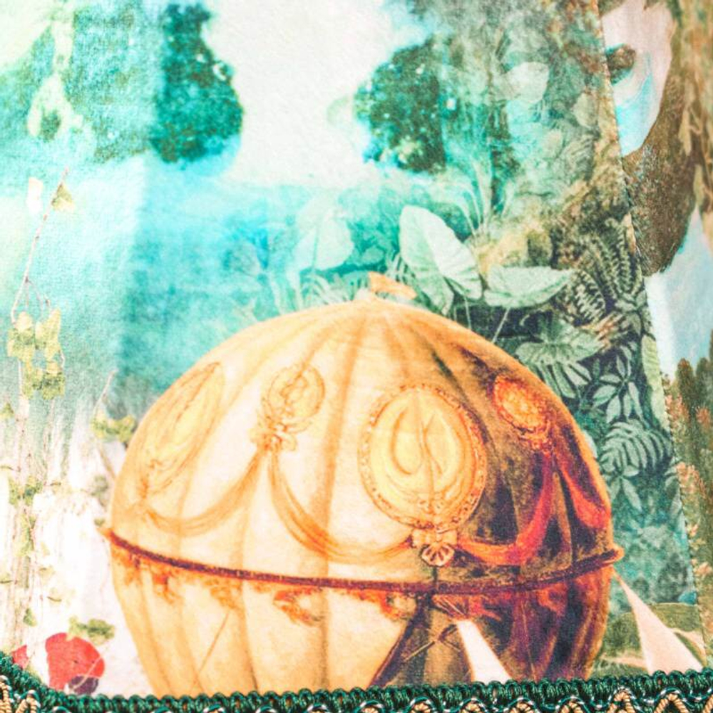 Настольная лампа с декоративным абажуром