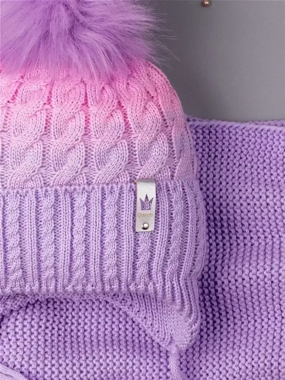 Шапка для девочки зимняя вязаная с помпоном и снуд