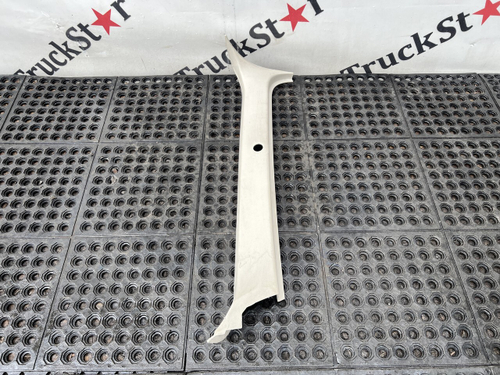 Накладка стойки лобового стекла правая 2023г