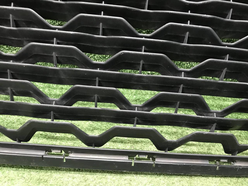 Решетка переднего бампера Renault Duster 2 (20-нв)