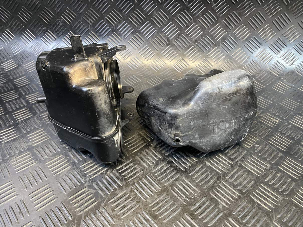 Корпус воздушного фильтра Suzuki Intruder VS750 VR51A (2 части)